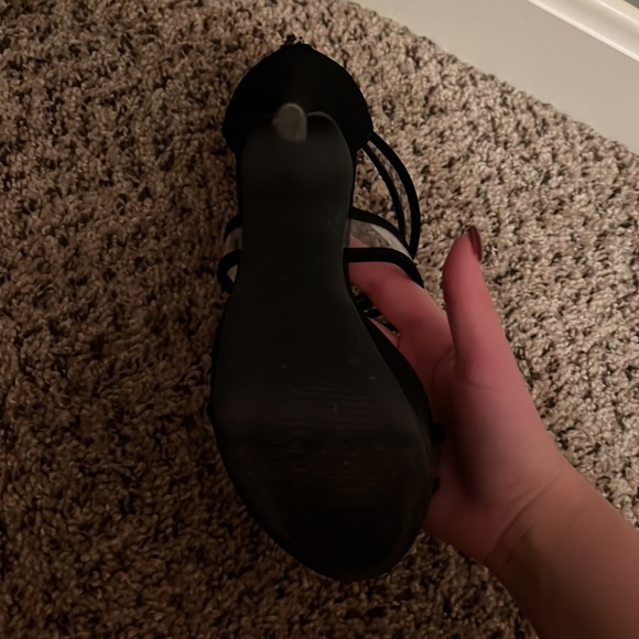 Black high heels - Picture 4 of 5